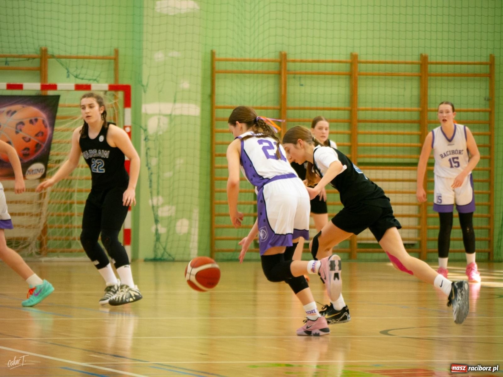 Zdjęcie w galerii na portalu naszraciborz.pl: Walka do końca mimo strat. Koszykarki MiniBasketball Racibórz uległy Warsaw Basketball [FOTO] wiadomości z regionu