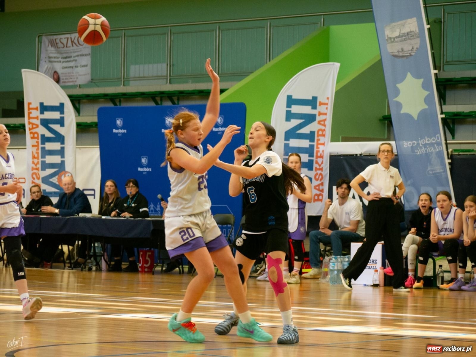 Zdjęcie w galerii na portalu naszraciborz.pl: Walka do końca mimo strat. Koszykarki MiniBasketball Racibórz uległy Warsaw Basketball [FOTO] wiadomości z regionu