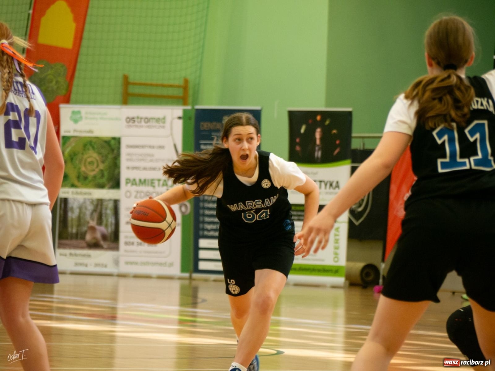 Zdjęcie w galerii na portalu naszraciborz.pl: Walka do końca mimo strat. Koszykarki MiniBasketball Racibórz uległy Warsaw Basketball [FOTO] wiadomości z regionu