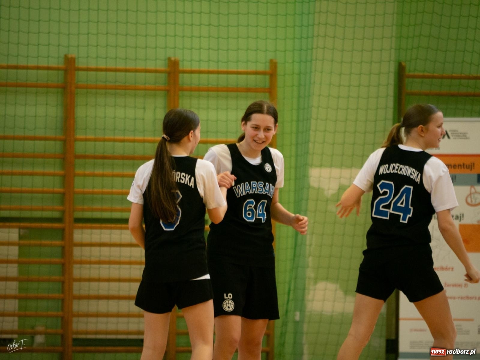 Zdjęcie w galerii na portalu naszraciborz.pl: Walka do końca mimo strat. Koszykarki MiniBasketball Racibórz uległy Warsaw Basketball [FOTO] wiadomości z regionu