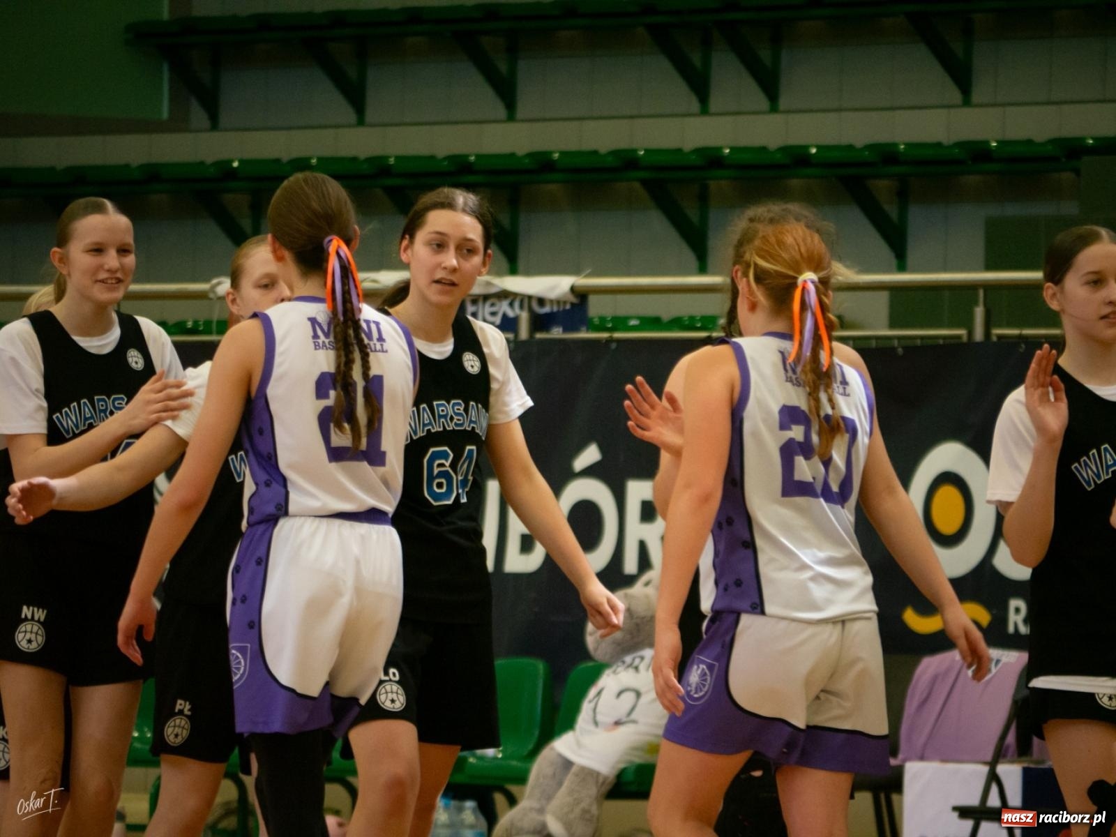 Zdjęcie w galerii na portalu naszraciborz.pl: Walka do końca mimo strat. Koszykarki MiniBasketball Racibórz uległy Warsaw Basketball [FOTO] wiadomości z regionu