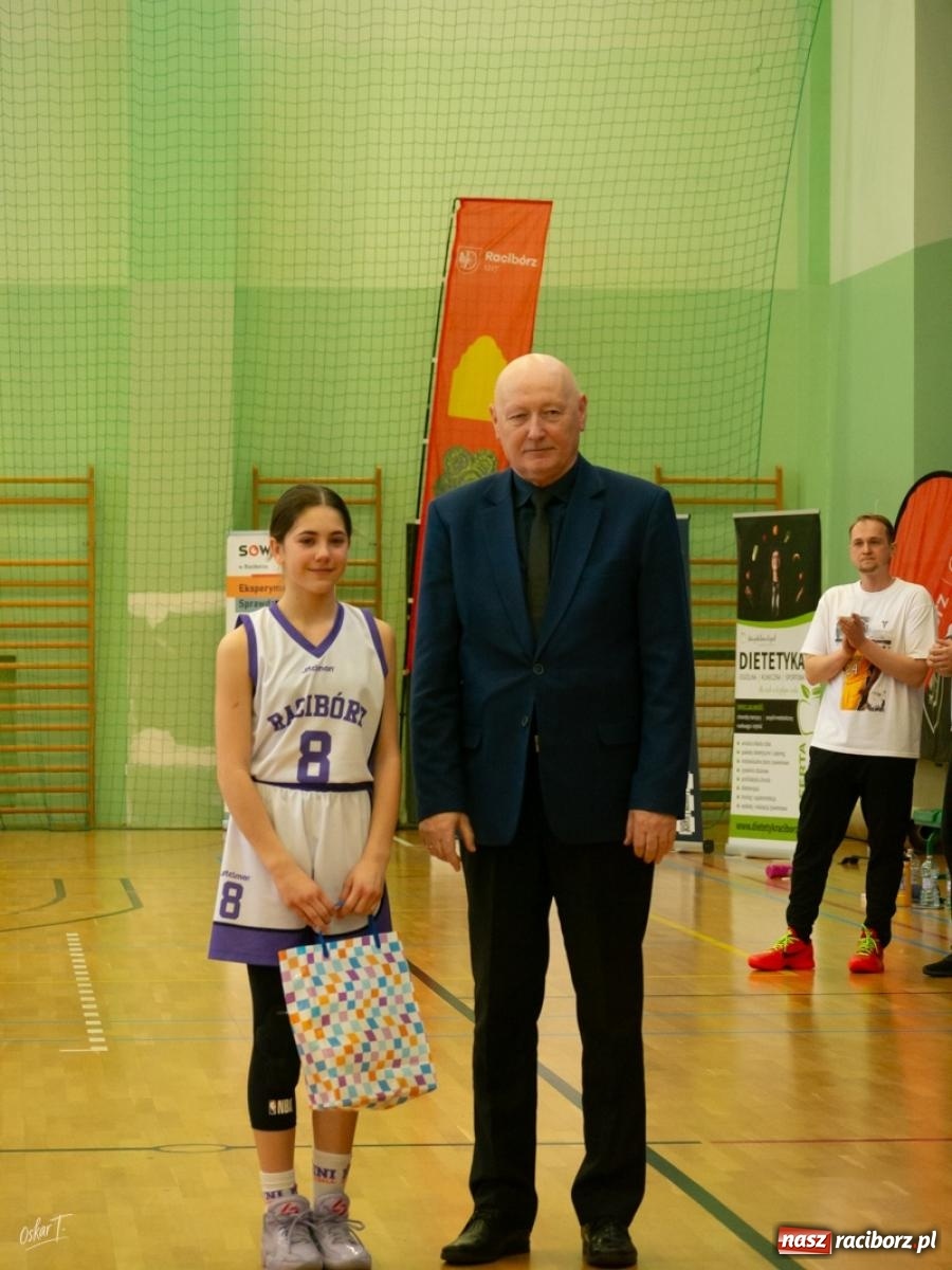 Zdjęcie w galerii na portalu naszraciborz.pl: Walka do końca mimo strat. Koszykarki MiniBasketball Racibórz uległy Warsaw Basketball [FOTO] wiadomości z regionu
