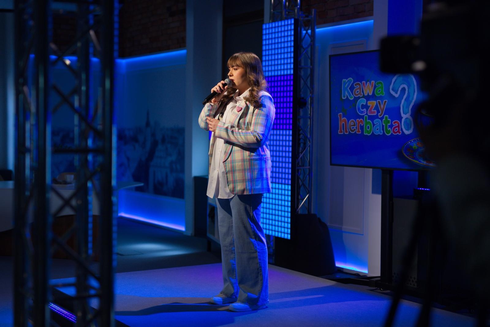 Zdjęcie w galerii na portalu naszraciborz.pl: Wychowanka Młodzieżowego Domu Kultury w Raciborzu, ucząca się pod okiem Daniela Rożka, wystąpiła w TVP3 Opole wiadomości z regionu