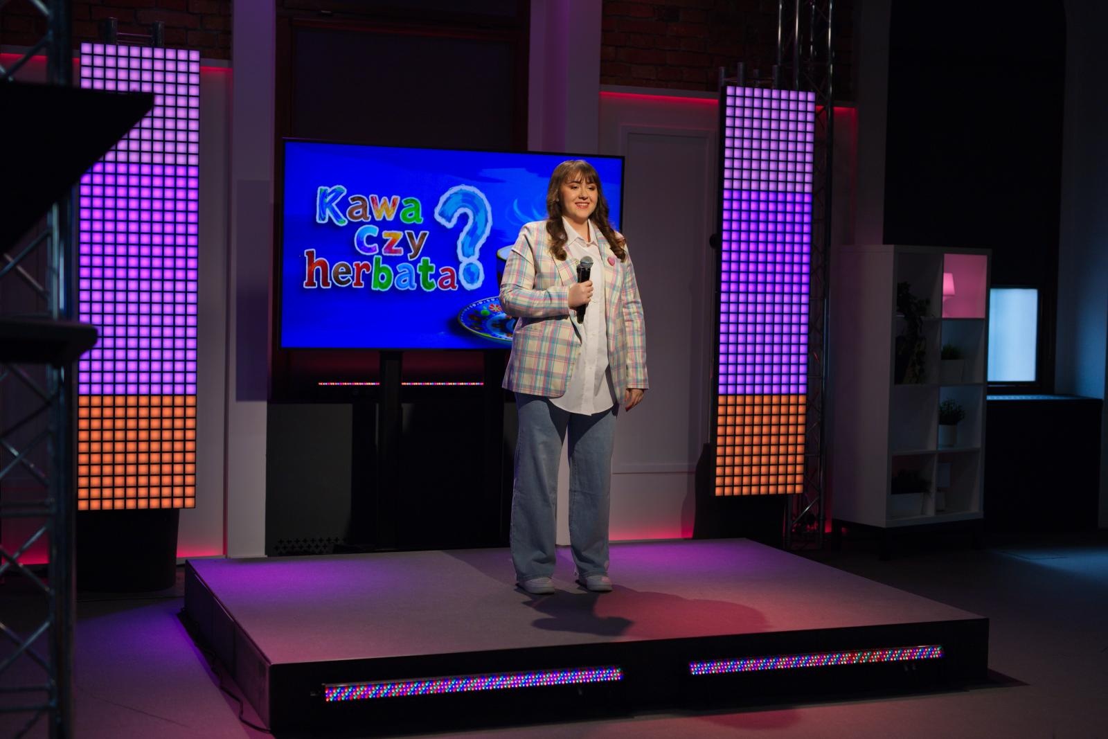 Zdjęcie w galerii na portalu naszraciborz.pl: Wychowanka Młodzieżowego Domu Kultury w Raciborzu, ucząca się pod okiem Daniela Rożka, wystąpiła w TVP3 Opole wiadomości z regionu