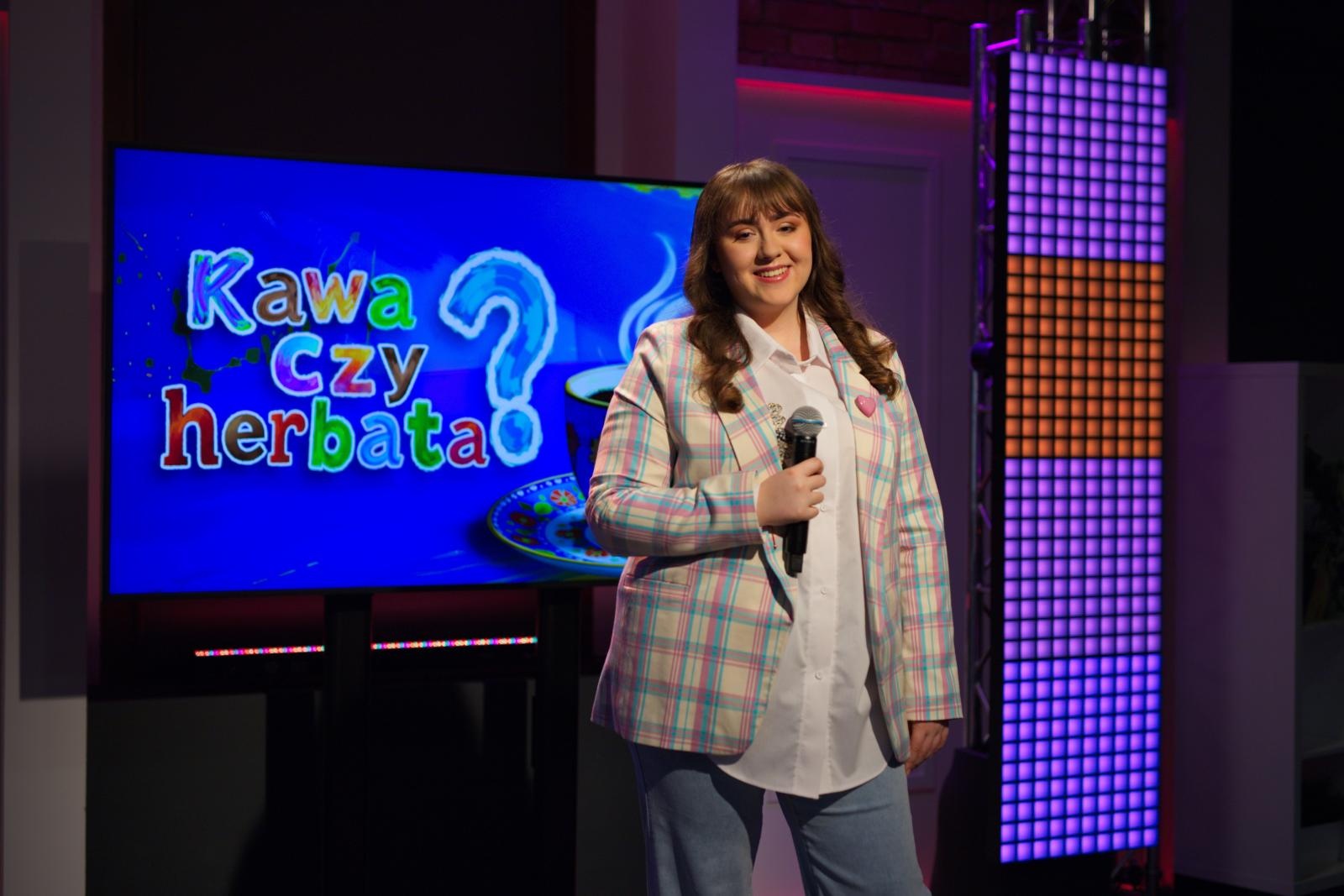 Zdjęcie w galerii na portalu naszraciborz.pl: Wychowanka Młodzieżowego Domu Kultury w Raciborzu, ucząca się pod okiem Daniela Rożka, wystąpiła w TVP3 Opole wiadomości z regionu