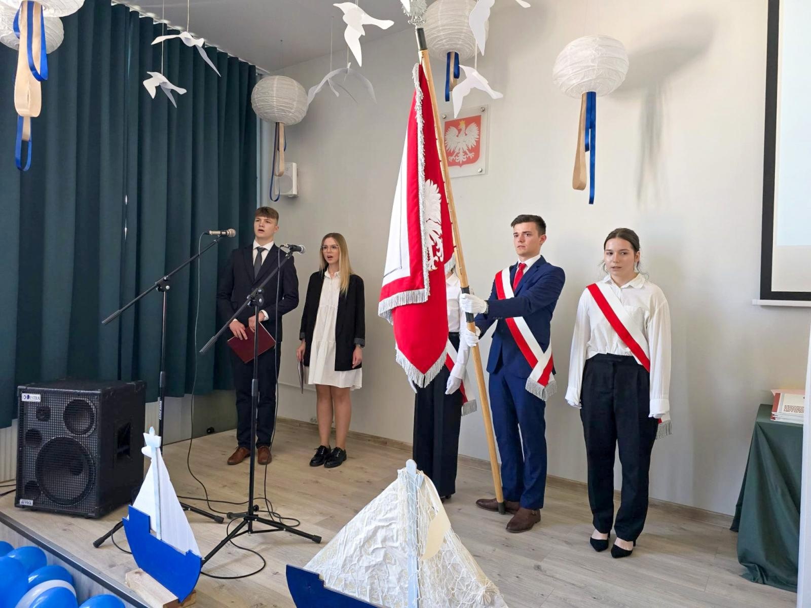 Zdjęcie w galerii na portalu naszraciborz.pl: Z przystani CKZiU nr 1 na ocean życia. Budowlanka i Gastronomik żegnają absolwentów wiadomości z regionu