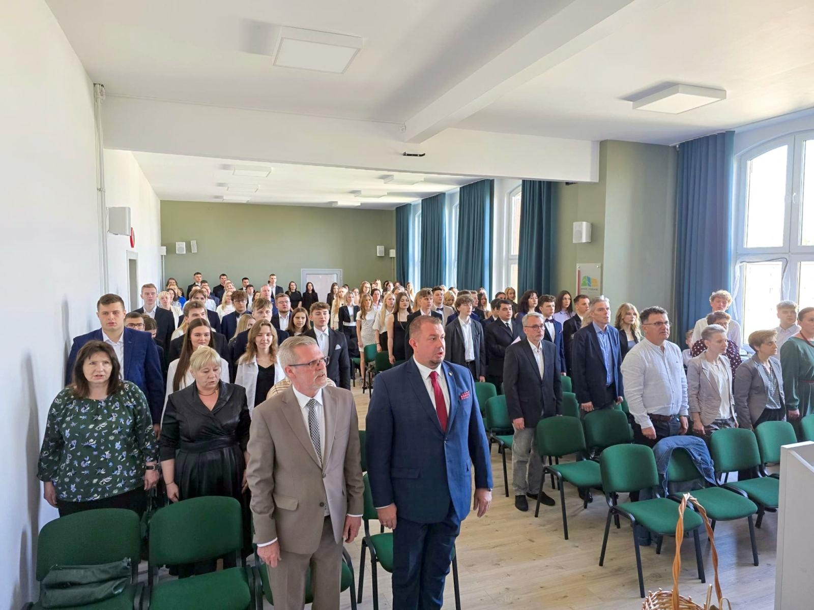 Zdjęcie w galerii na portalu naszraciborz.pl: Z przystani CKZiU nr 1 na ocean życia. Budowlanka i Gastronomik żegnają absolwentów wiadomości z regionu