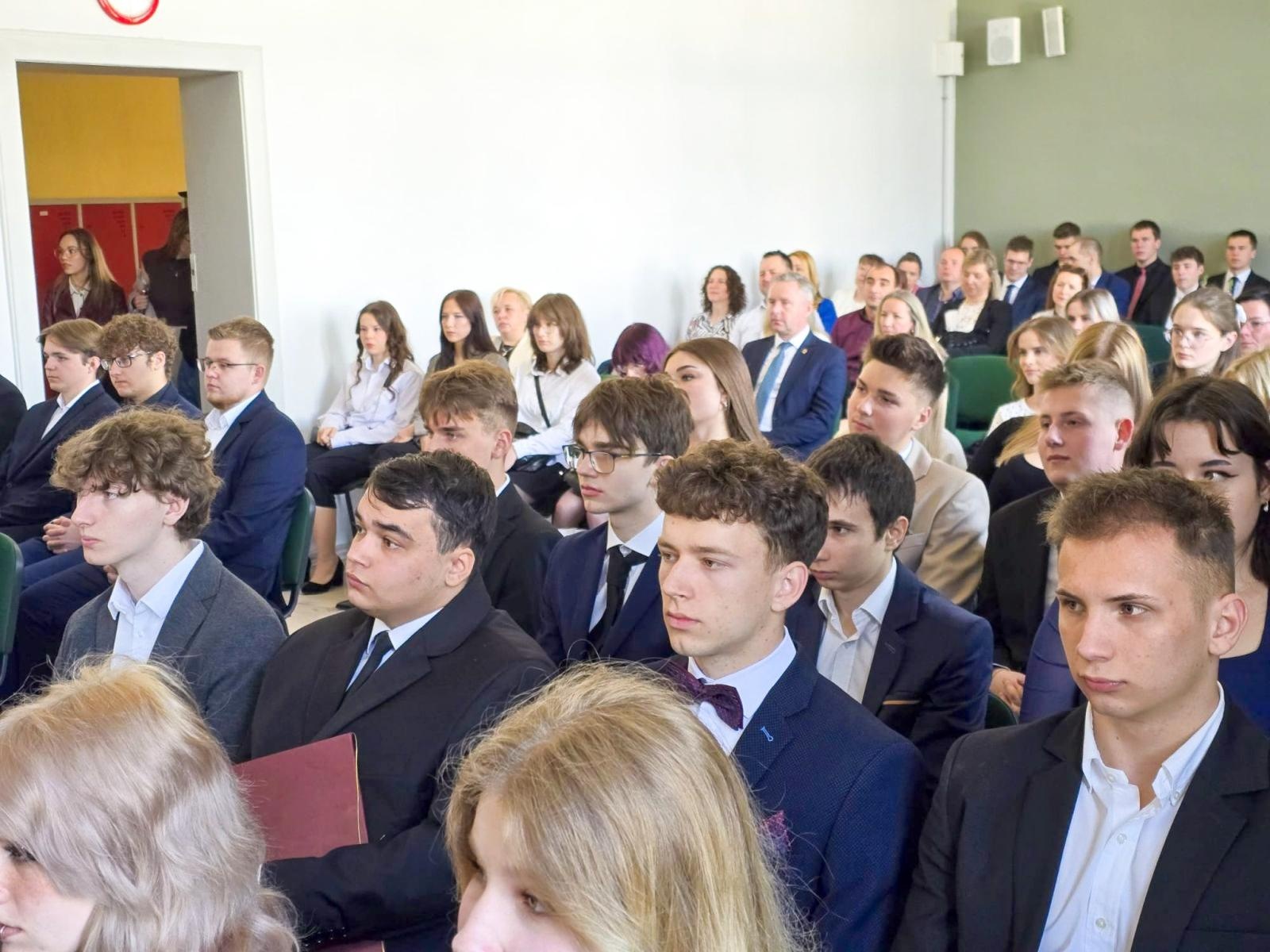 Zdjęcie w galerii na portalu naszraciborz.pl: Z przystani CKZiU nr 1 na ocean życia. Budowlanka i Gastronomik żegnają absolwentów wiadomości z regionu