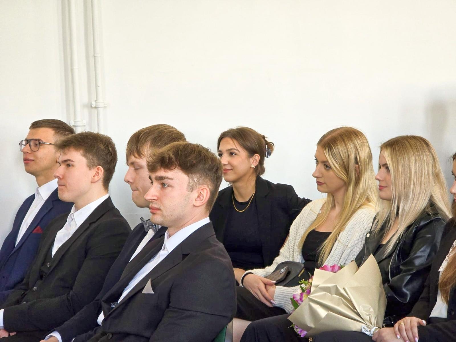 Zdjęcie w galerii na portalu naszraciborz.pl: Z przystani CKZiU nr 1 na ocean życia. Budowlanka i Gastronomik żegnają absolwentów wiadomości z regionu