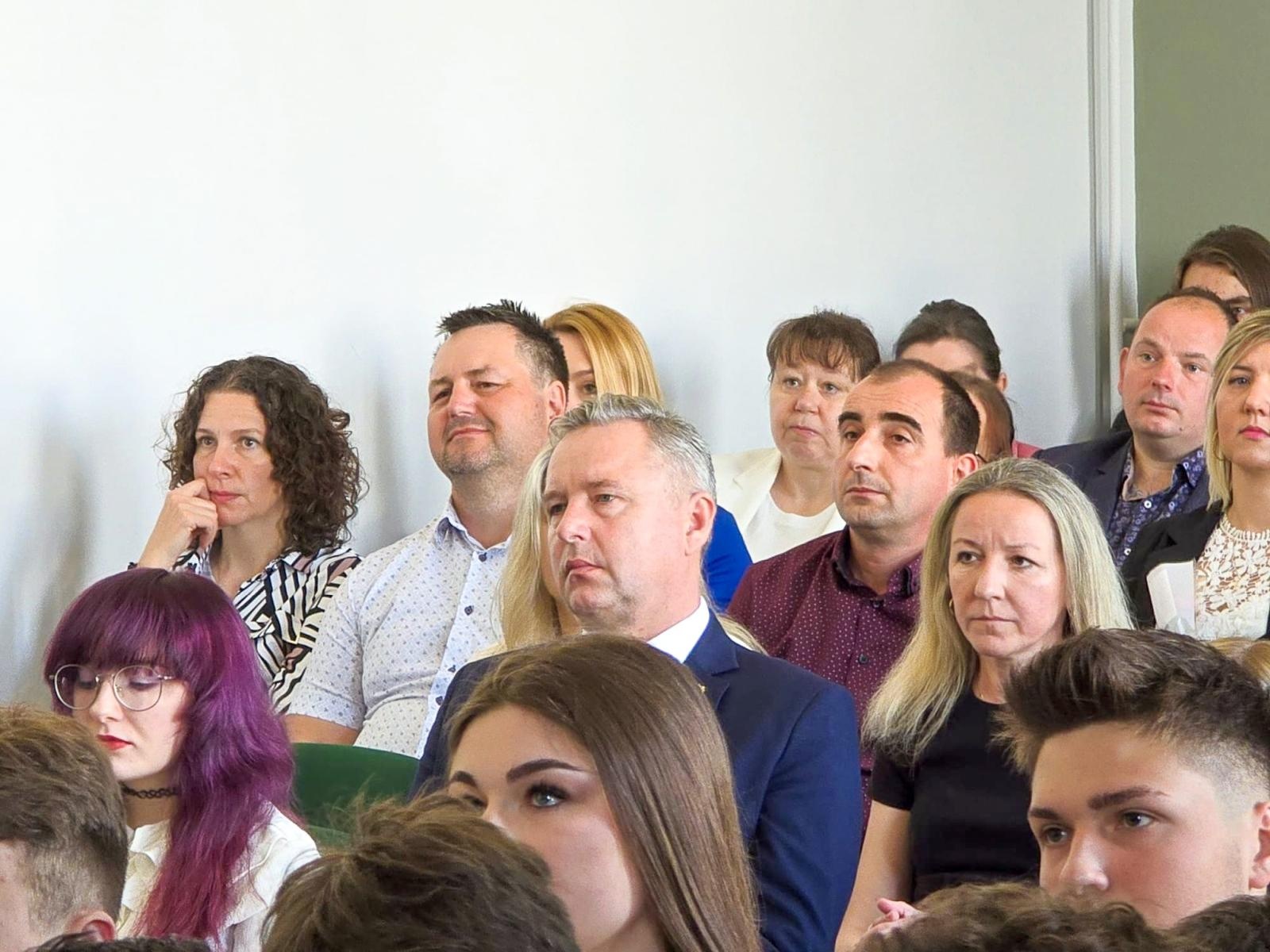 Zdjęcie w galerii na portalu naszraciborz.pl: Z przystani CKZiU nr 1 na ocean życia. Budowlanka i Gastronomik żegnają absolwentów wiadomości z regionu