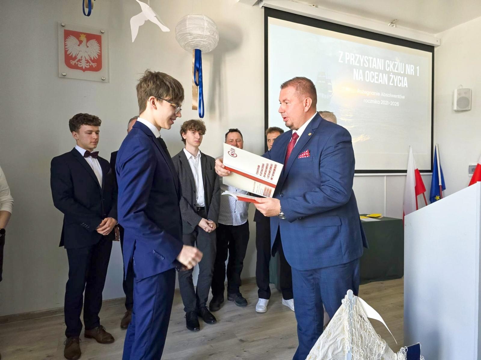 Zdjęcie w galerii na portalu naszraciborz.pl: Z przystani CKZiU nr 1 na ocean życia. Budowlanka i Gastronomik żegnają absolwentów wiadomości z regionu