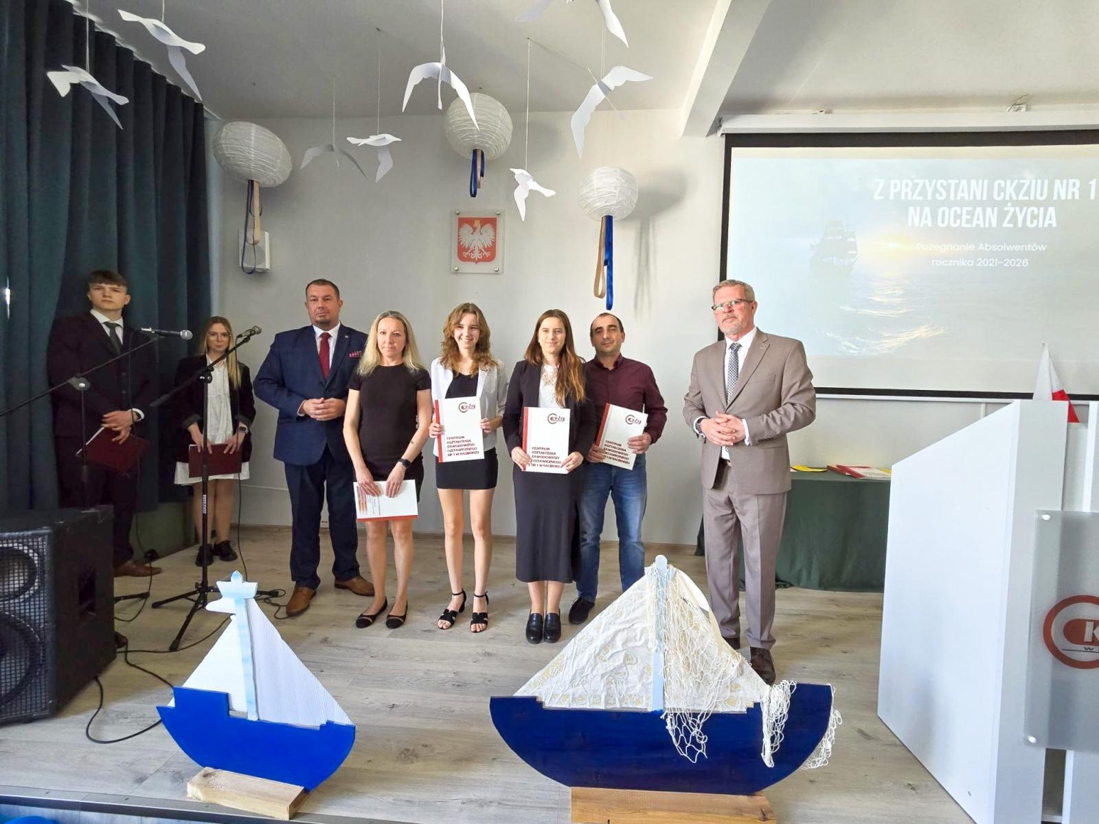 Zdjęcie w galerii na portalu naszraciborz.pl: Z przystani CKZiU nr 1 na ocean życia. Budowlanka i Gastronomik żegnają absolwentów wiadomości z regionu