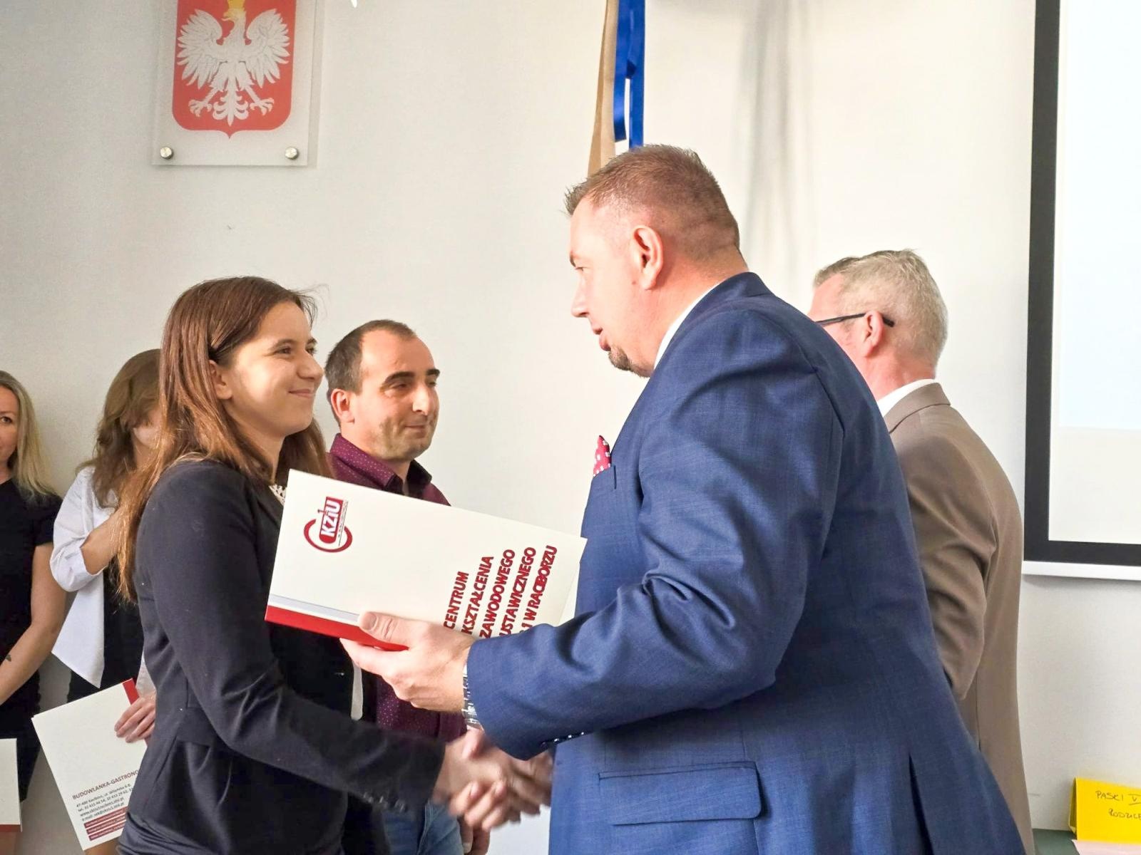 Zdjęcie w galerii na portalu naszraciborz.pl: Z przystani CKZiU nr 1 na ocean życia. Budowlanka i Gastronomik żegnają absolwentów wiadomości z regionu