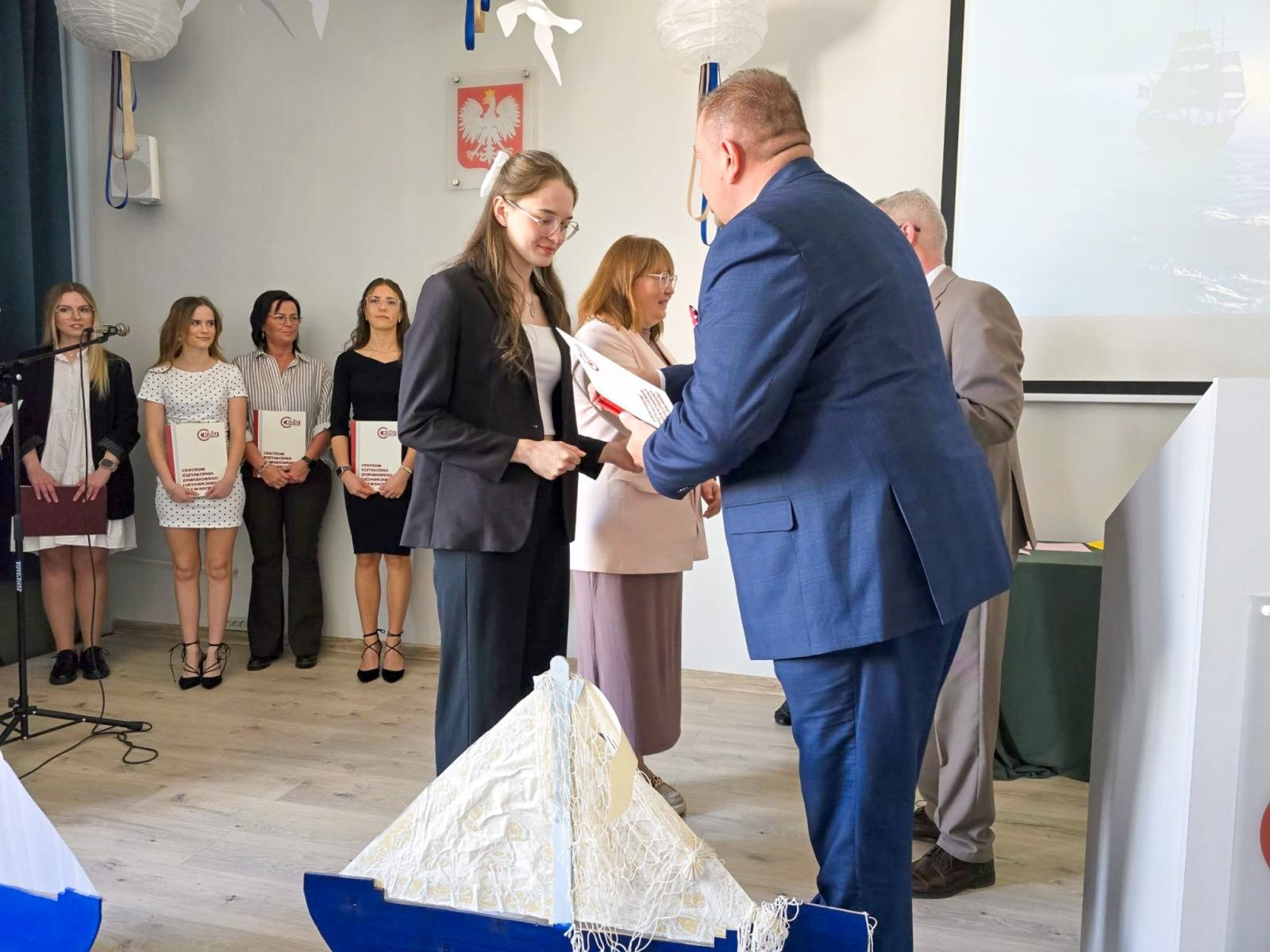 Zdjęcie w galerii na portalu naszraciborz.pl: Z przystani CKZiU nr 1 na ocean życia. Budowlanka i Gastronomik żegnają absolwentów wiadomości z regionu