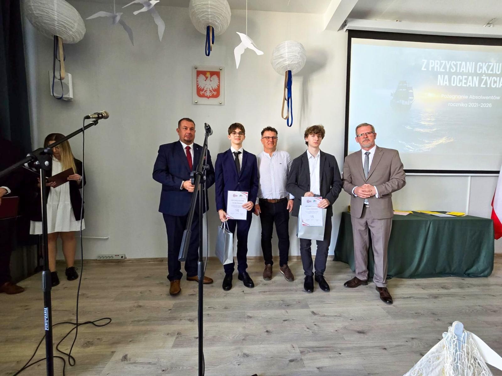 Zdjęcie w galerii na portalu naszraciborz.pl: Z przystani CKZiU nr 1 na ocean życia. Budowlanka i Gastronomik żegnają absolwentów wiadomości z regionu