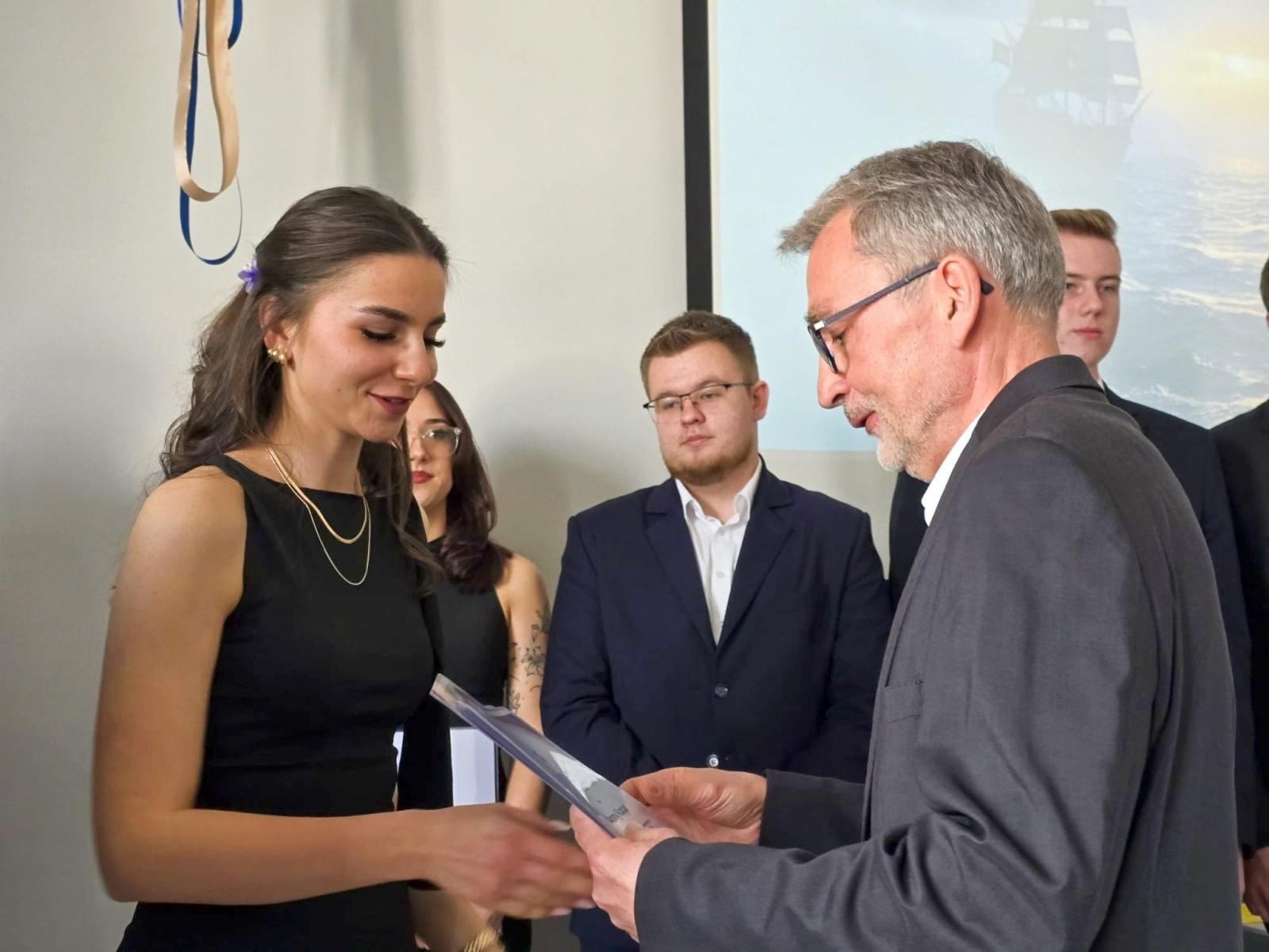 Zdjęcie w galerii na portalu naszraciborz.pl: Z przystani CKZiU nr 1 na ocean życia. Budowlanka i Gastronomik żegnają absolwentów wiadomości z regionu