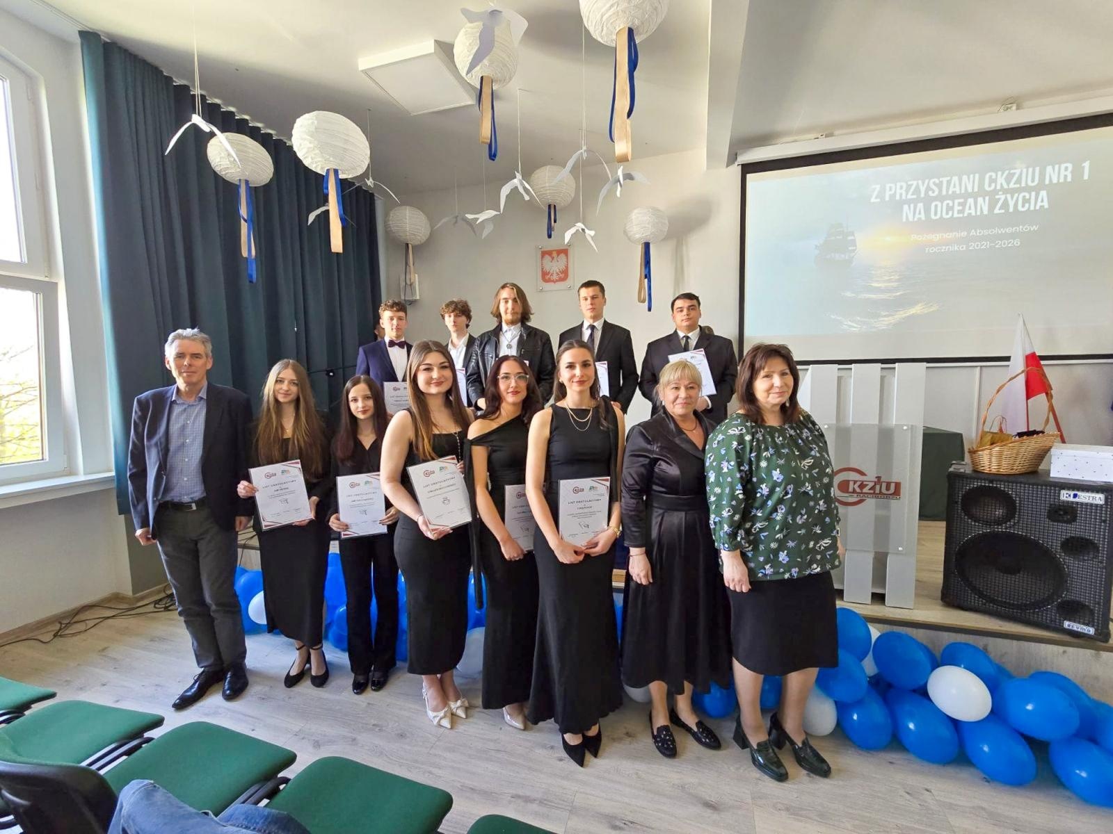 Zdjęcie w galerii na portalu naszraciborz.pl: Z przystani CKZiU nr 1 na ocean życia. Budowlanka i Gastronomik żegnają absolwentów wiadomości z regionu