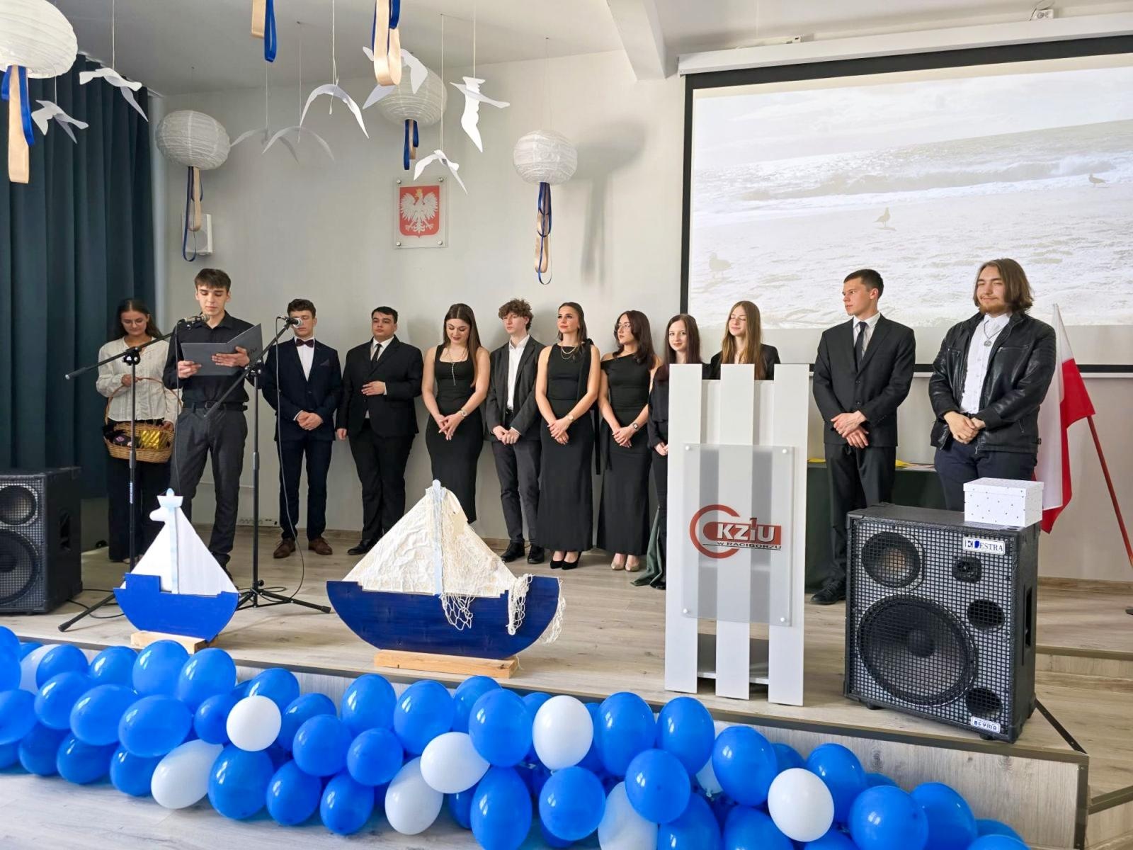 Zdjęcie w galerii na portalu naszraciborz.pl: Z przystani CKZiU nr 1 na ocean życia. Budowlanka i Gastronomik żegnają absolwentów wiadomości z regionu