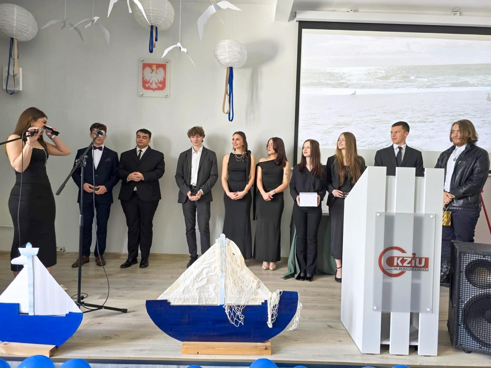 Zdjęcie w galerii na portalu naszraciborz.pl: Z przystani CKZiU nr 1 na ocean życia. Budowlanka i Gastronomik żegnają absolwentów wiadomości z regionu