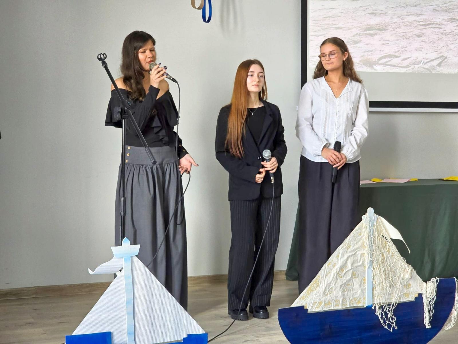 Zdjęcie w galerii na portalu naszraciborz.pl: Z przystani CKZiU nr 1 na ocean życia. Budowlanka i Gastronomik żegnają absolwentów wiadomości z regionu