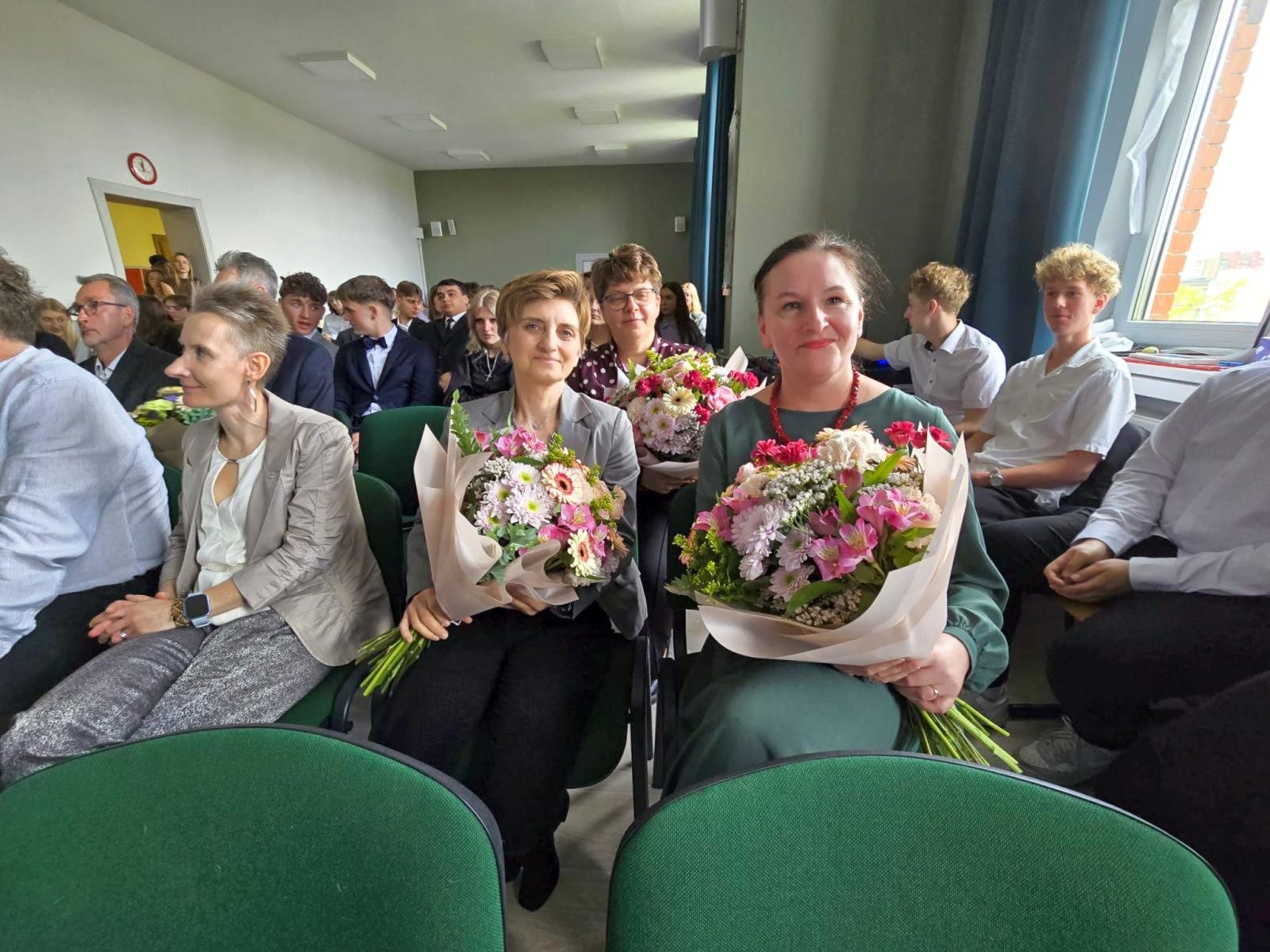 Zdjęcie w galerii na portalu naszraciborz.pl: Z przystani CKZiU nr 1 na ocean życia. Budowlanka i Gastronomik żegnają absolwentów wiadomości z regionu