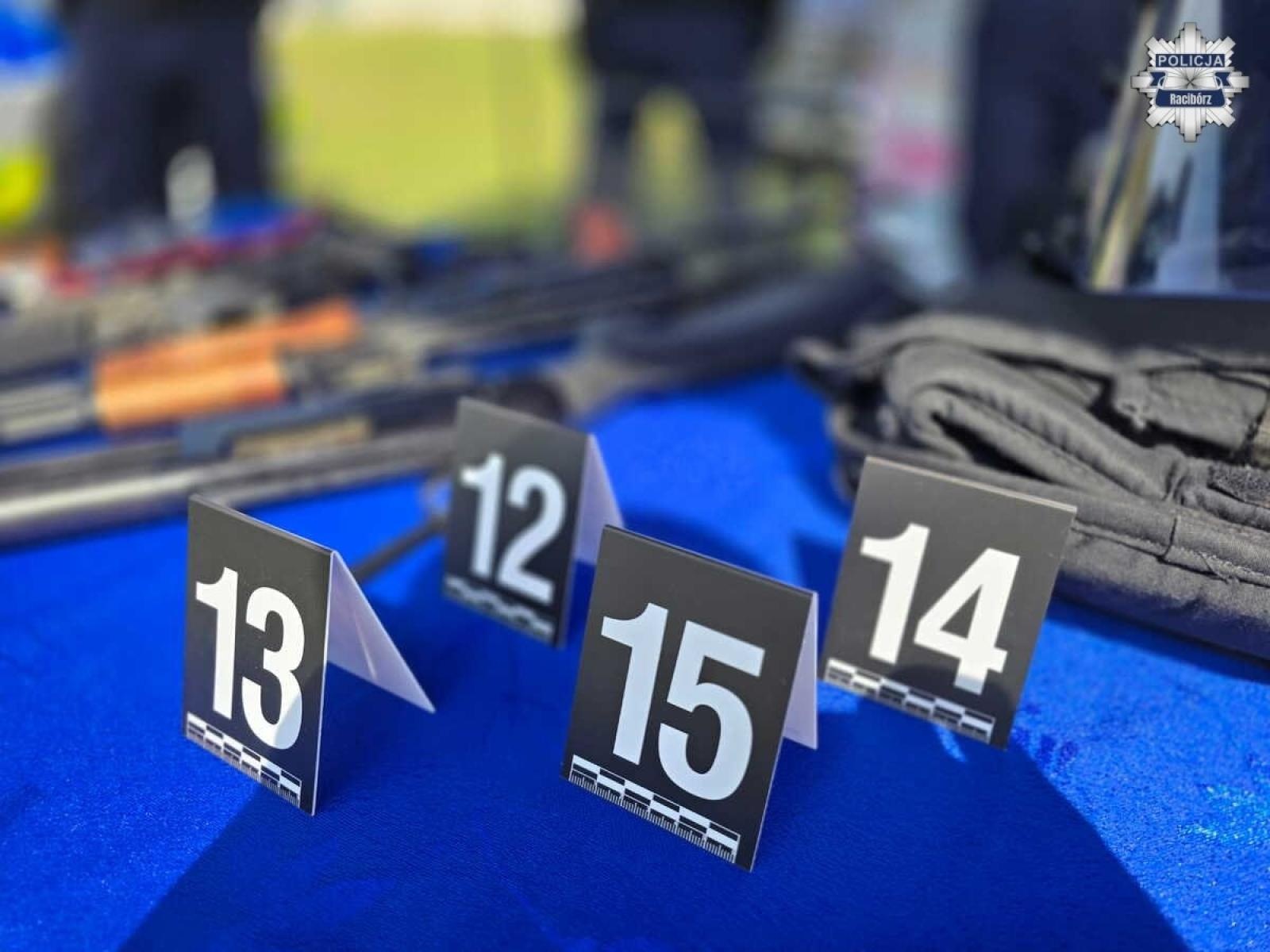 Zdjęcie w galerii na portalu naszraciborz.pl: Policja na sportowo i edukacyjnie. Stoisko profilaktyczne podczas wyścigu gravelowego w Kuźni Raciborskiej wiadomości z regionu