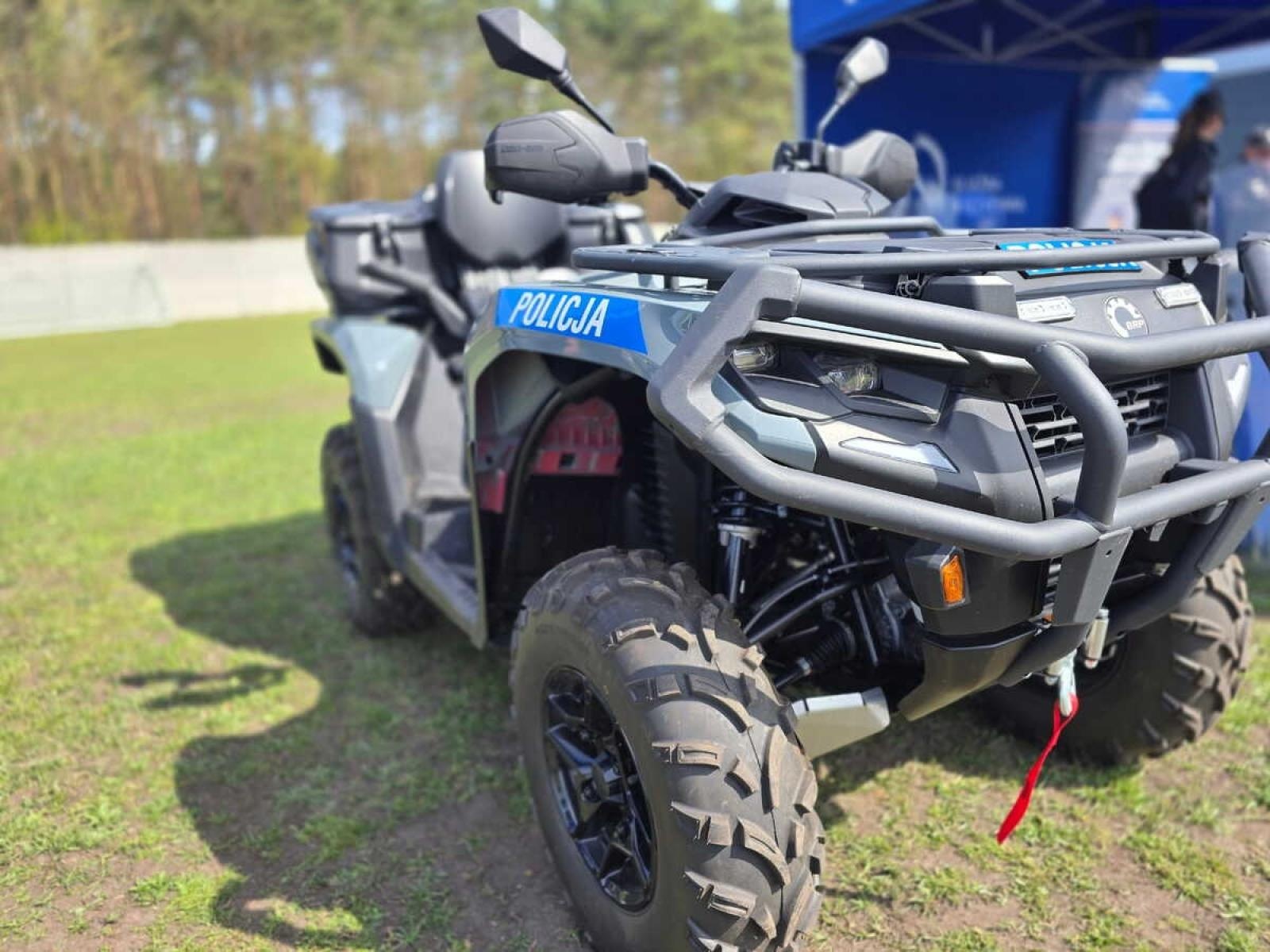 Zdjęcie w galerii na portalu naszraciborz.pl: Policja na sportowo i edukacyjnie. Stoisko profilaktyczne podczas wyścigu gravelowego w Kuźni Raciborskiej wiadomości z regionu