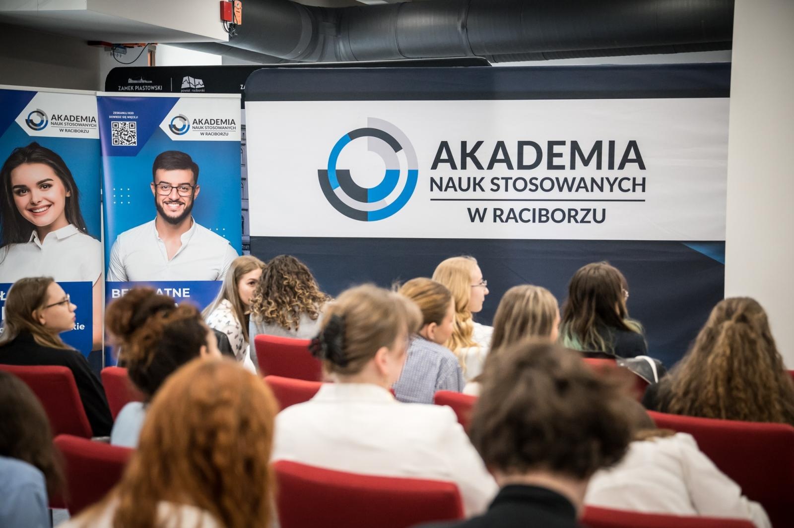 Zdjęcie w galerii na portalu naszraciborz.pl: Edukacja ma znaczenie – międzynarodowa konferencja studentów pedagogiki w Raciborzu wiadomości z regionu