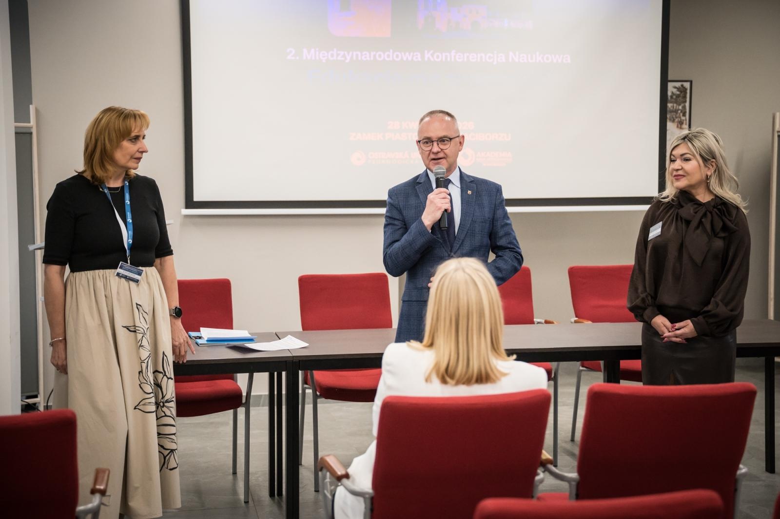 Zdjęcie w galerii na portalu naszraciborz.pl: Edukacja ma znaczenie – międzynarodowa konferencja studentów pedagogiki w Raciborzu wiadomości z regionu
