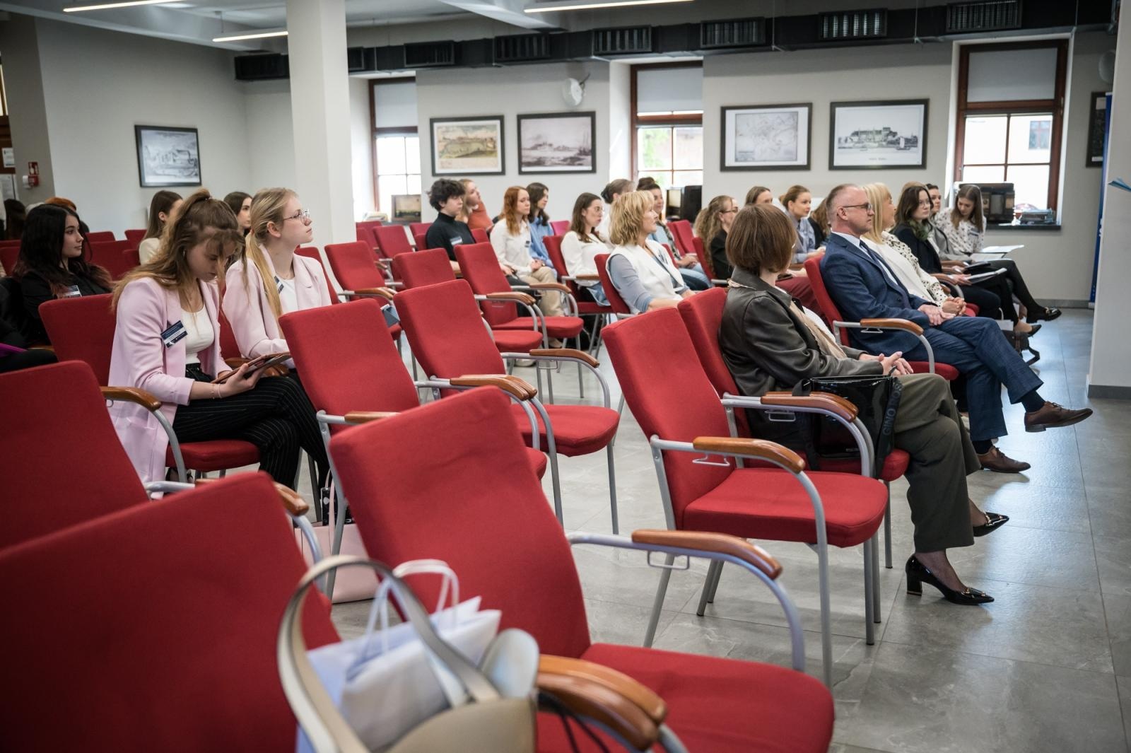 Zdjęcie w galerii na portalu naszraciborz.pl: Edukacja ma znaczenie – międzynarodowa konferencja studentów pedagogiki w Raciborzu wiadomości z regionu