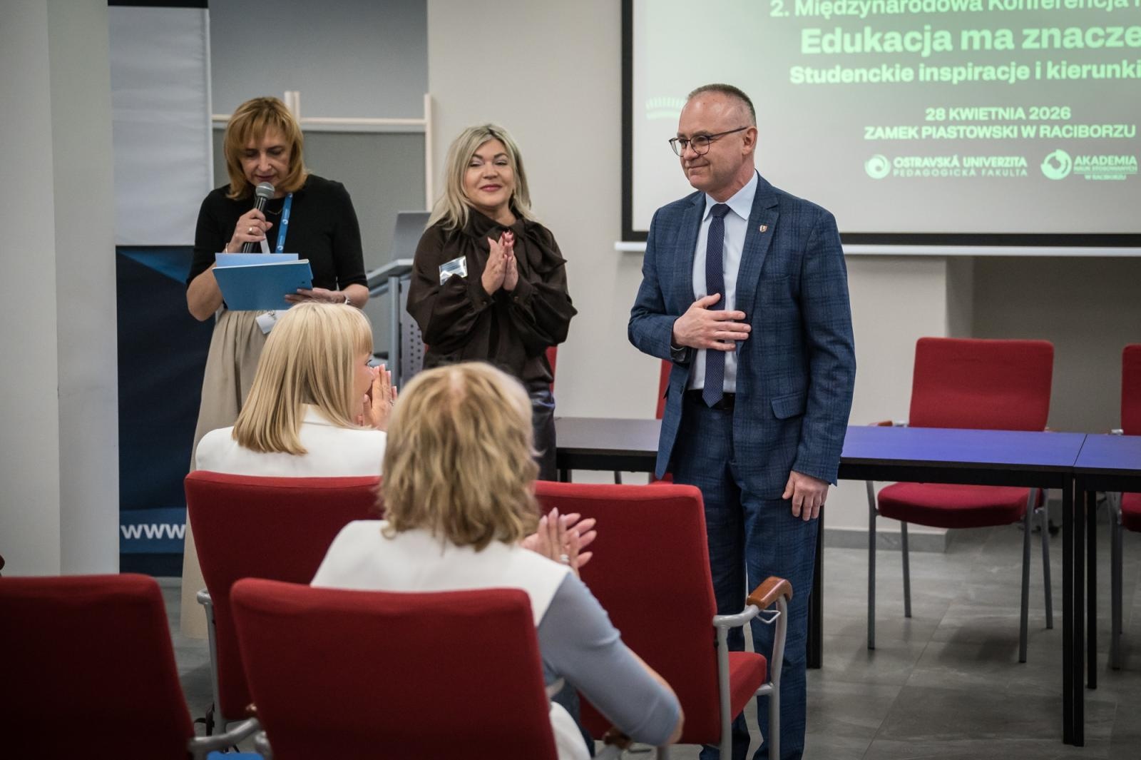 Zdjęcie w galerii na portalu naszraciborz.pl: Edukacja ma znaczenie – międzynarodowa konferencja studentów pedagogiki w Raciborzu wiadomości z regionu