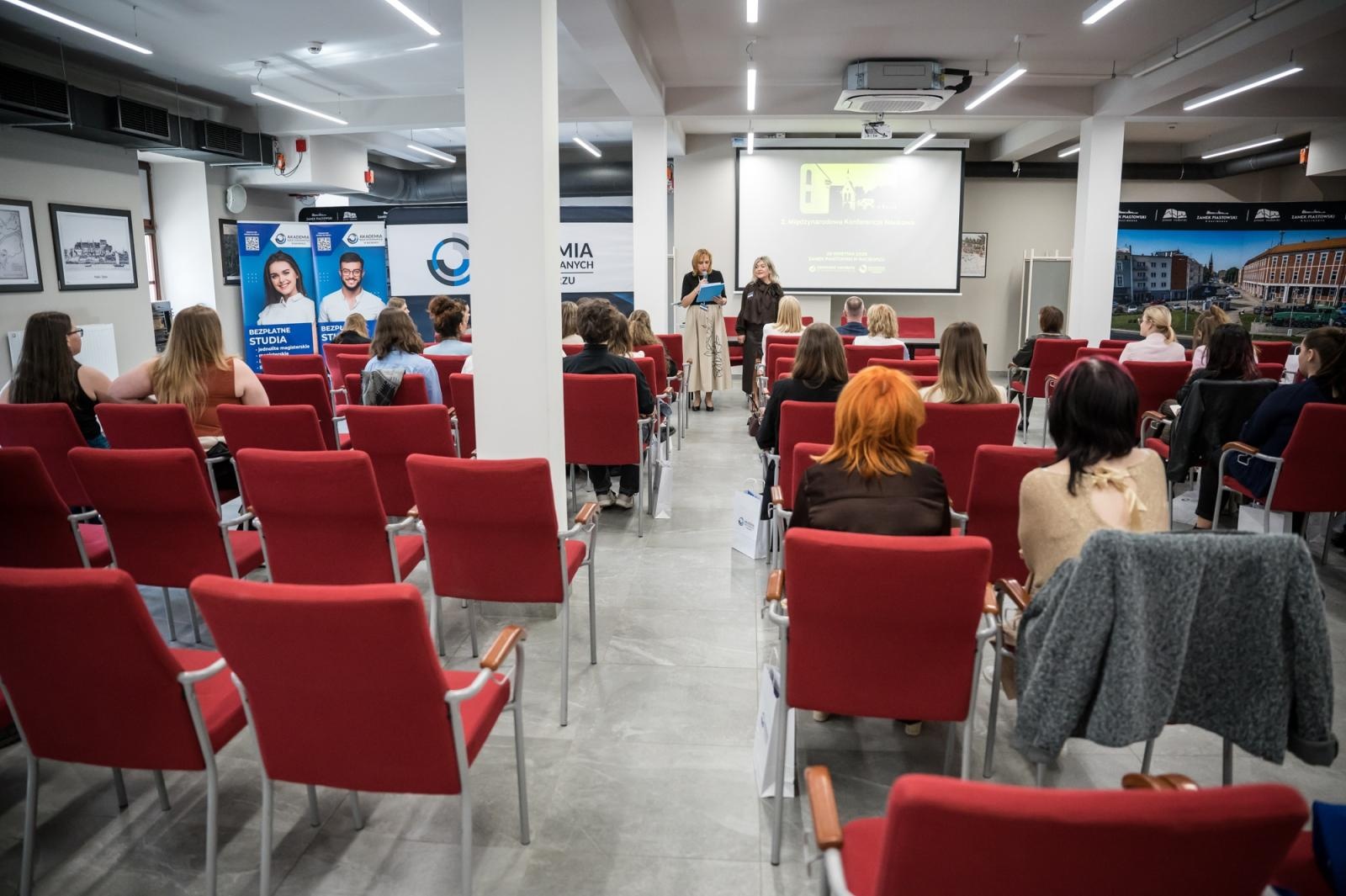 Zdjęcie w galerii na portalu naszraciborz.pl: Edukacja ma znaczenie – międzynarodowa konferencja studentów pedagogiki w Raciborzu wiadomości z regionu
