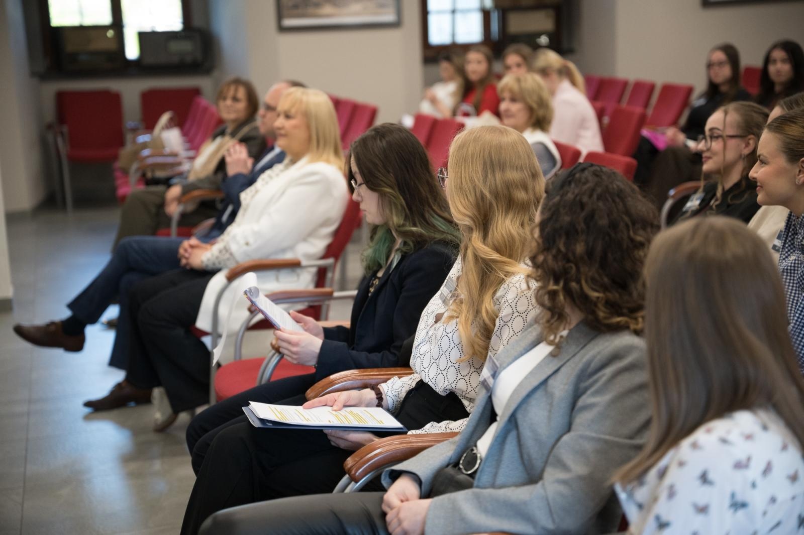 Zdjęcie w galerii na portalu naszraciborz.pl: Edukacja ma znaczenie – międzynarodowa konferencja studentów pedagogiki w Raciborzu wiadomości z regionu