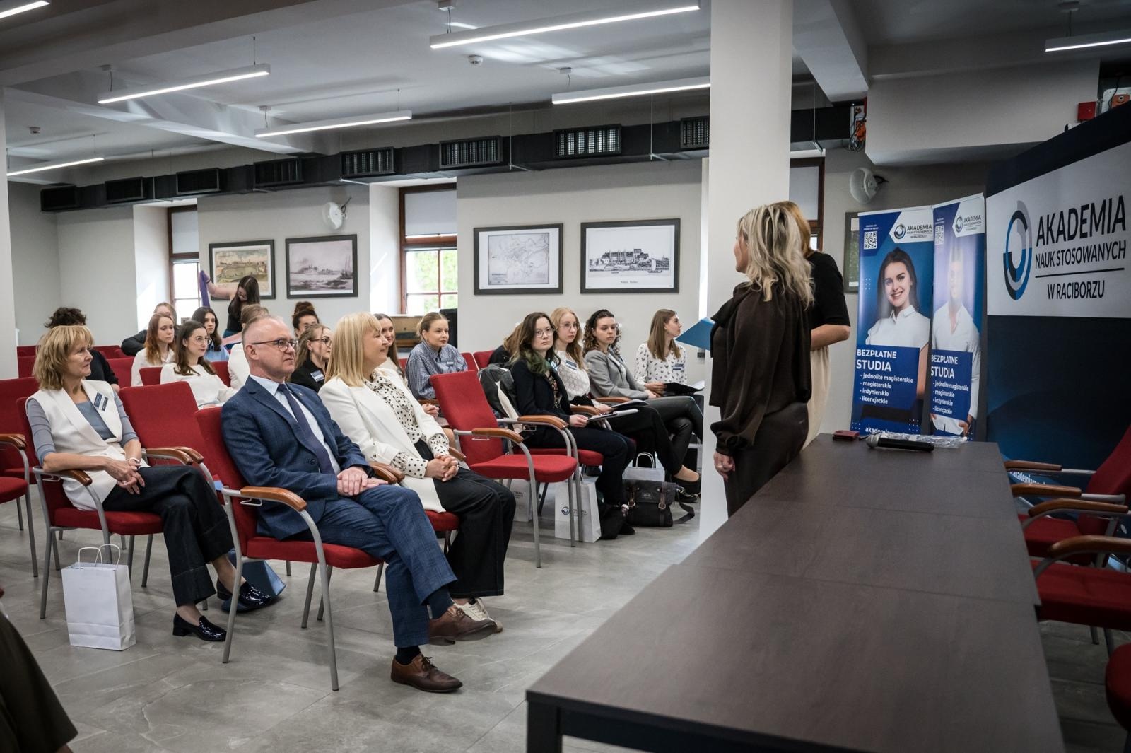 Zdjęcie w galerii na portalu naszraciborz.pl: Edukacja ma znaczenie – międzynarodowa konferencja studentów pedagogiki w Raciborzu wiadomości z regionu