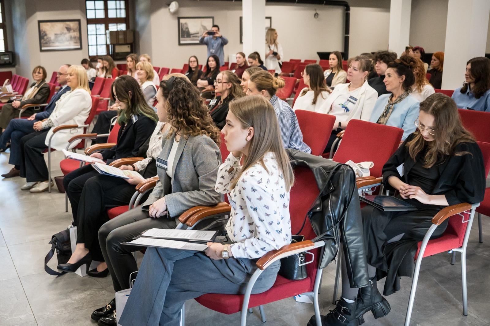 Zdjęcie w galerii na portalu naszraciborz.pl: Edukacja ma znaczenie – międzynarodowa konferencja studentów pedagogiki w Raciborzu wiadomości z regionu