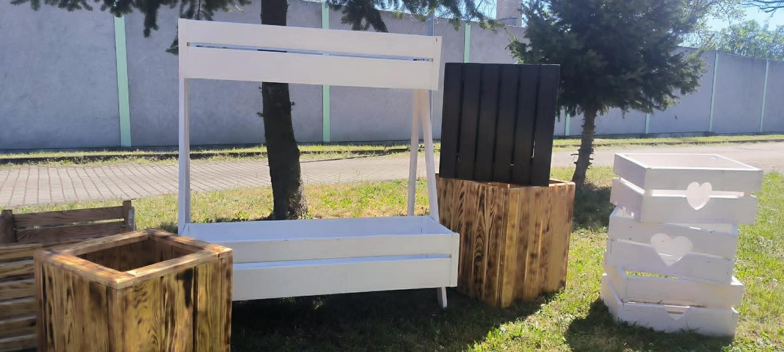 Zdjęcie w galerii na portalu naszraciborz.pl: Drewniane skrzynki i donice z zakładu poprawczego trafiają na rynek. Inicjatywa łączy ekologię i resocjalizację wiadomości z regionu