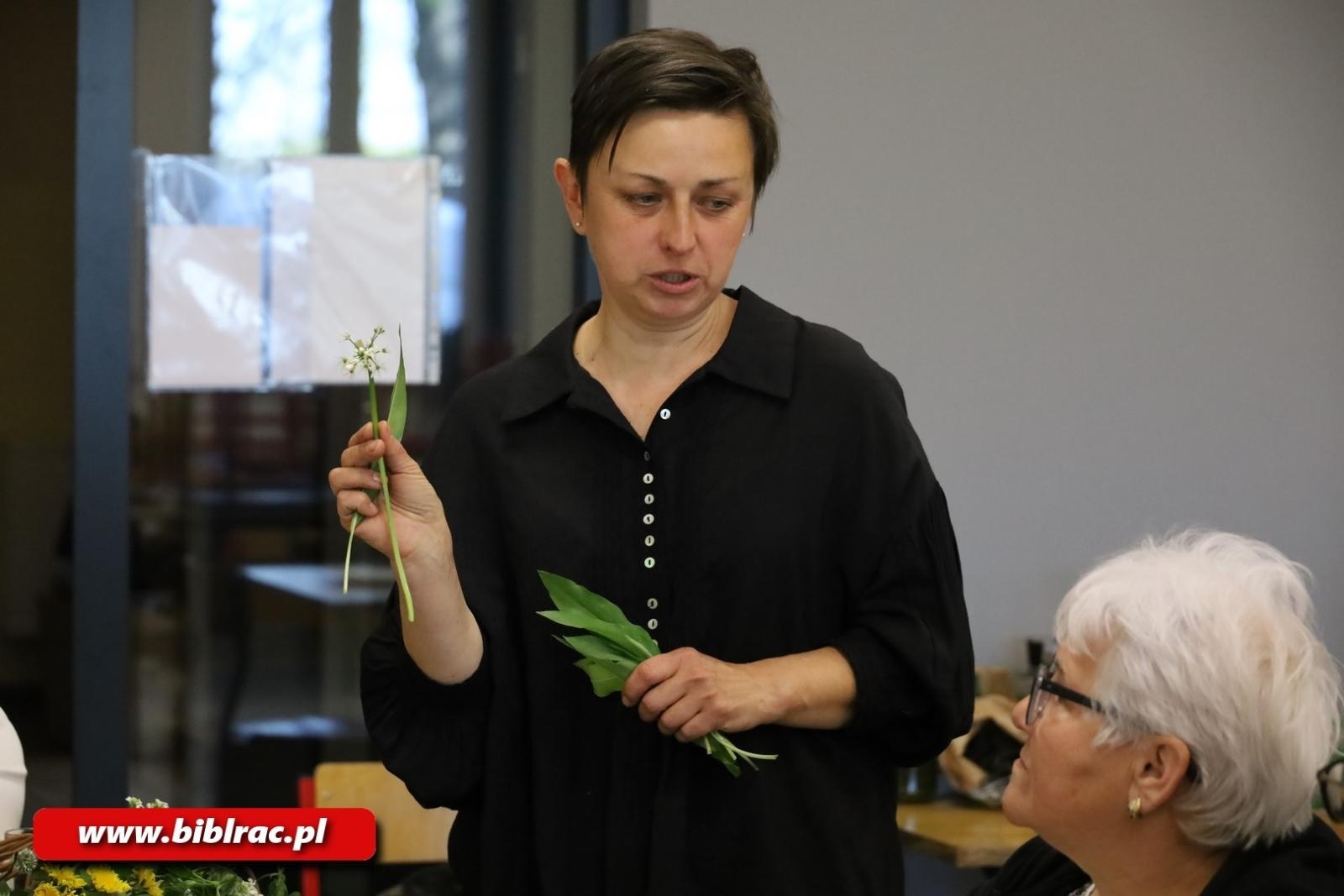 Zdjęcie w galerii na portalu naszraciborz.pl: Wiosenna odnowa - warsztaty zielarskie w bibliotece wiadomości z regionu