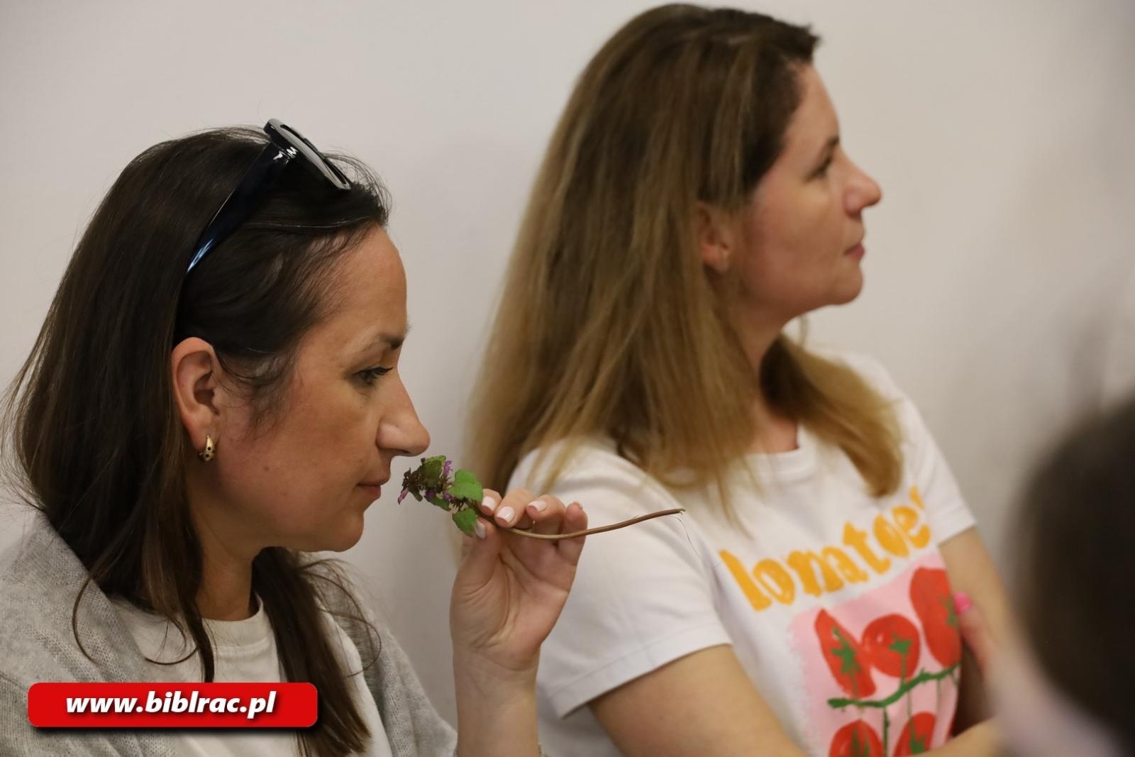 Zdjęcie w galerii na portalu naszraciborz.pl: Wiosenna odnowa - warsztaty zielarskie w bibliotece wiadomości z regionu