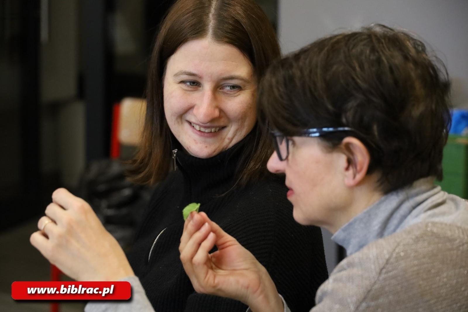 Zdjęcie w galerii na portalu naszraciborz.pl: Wiosenna odnowa - warsztaty zielarskie w bibliotece wiadomości z regionu
