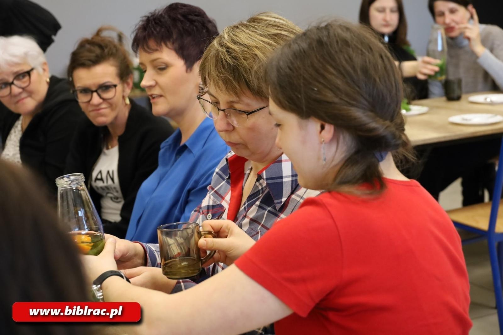 Zdjęcie w galerii na portalu naszraciborz.pl: Wiosenna odnowa - warsztaty zielarskie w bibliotece wiadomości z regionu