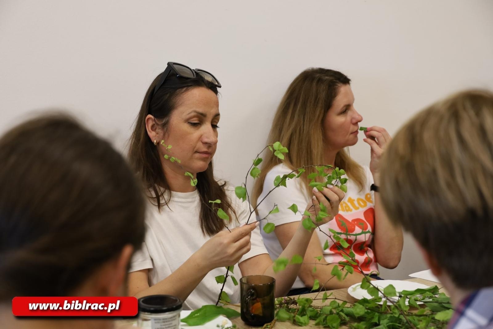 Zdjęcie w galerii na portalu naszraciborz.pl: Wiosenna odnowa - warsztaty zielarskie w bibliotece wiadomości z regionu