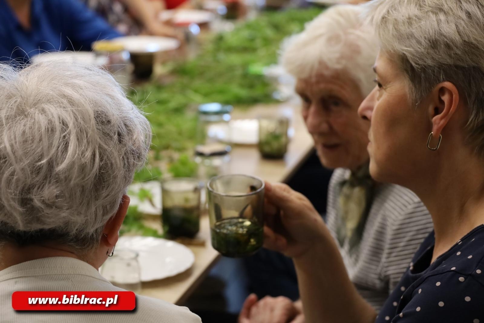 Zdjęcie w galerii na portalu naszraciborz.pl: Wiosenna odnowa - warsztaty zielarskie w bibliotece wiadomości z regionu