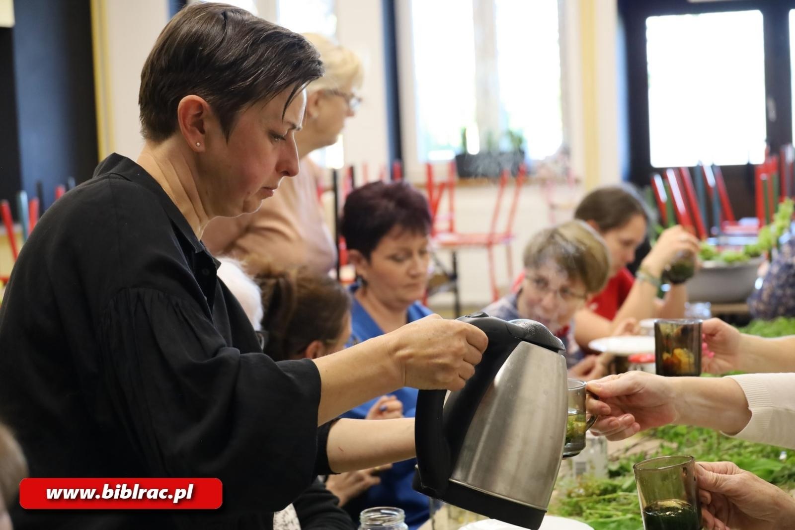 Zdjęcie w galerii na portalu naszraciborz.pl: Wiosenna odnowa - warsztaty zielarskie w bibliotece wiadomości z regionu