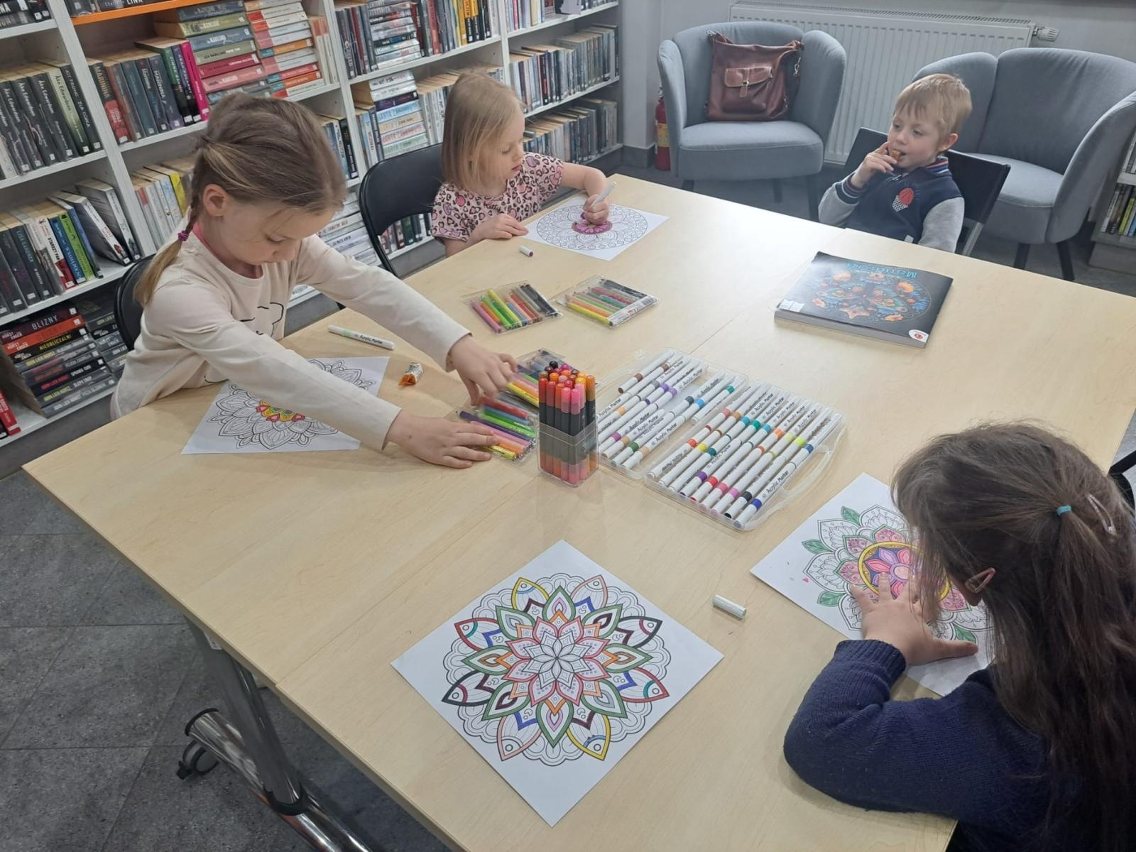 Zdjęcie w galerii na portalu naszraciborz.pl: Nowy miesiąc, nowe pasje – wybierz klub biblioteczny dla siebie! wiadomości z regionu