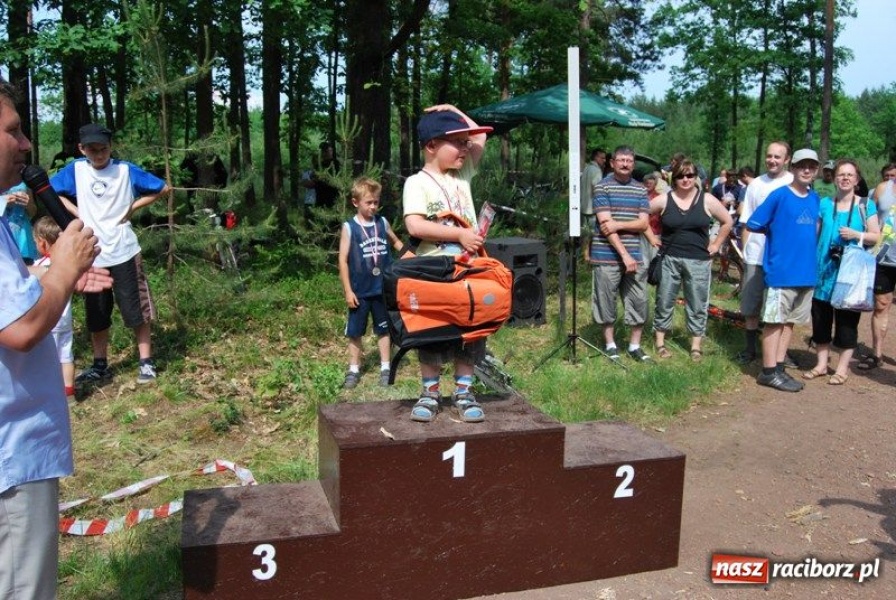 Zdjęcie w galerii na portalu naszraciborz.pl: Rowerami ścigali proboszcza wiadomości z regionu