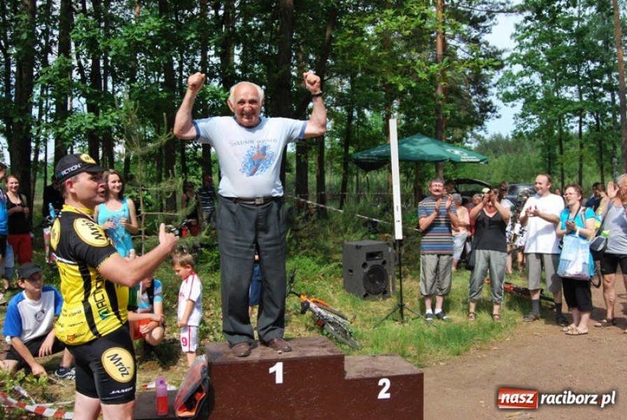 Zdjęcie w galerii na portalu naszraciborz.pl: Rowerami ścigali proboszcza wiadomości z regionu