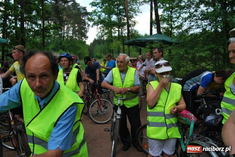 Zdjęcie w galerii na portalu naszraciborz.pl: Rowerami ścigali proboszcza wiadomości z regionu