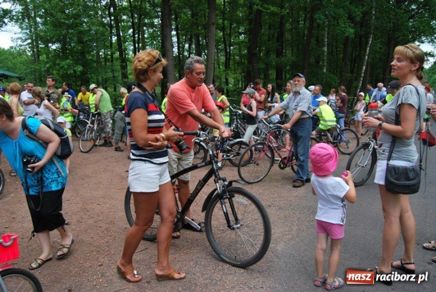 Zdjęcie w galerii na portalu naszraciborz.pl: Rowerami ścigali proboszcza wiadomości z regionu