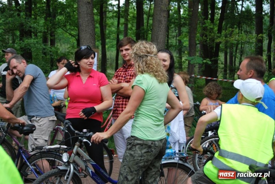 Zdjęcie w galerii na portalu naszraciborz.pl: Rowerami ścigali proboszcza wiadomości z regionu