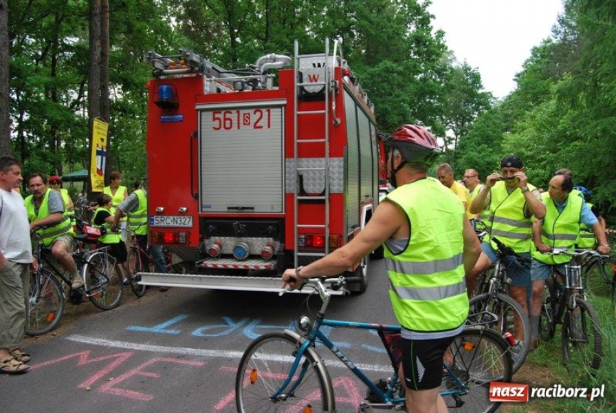 Zdjęcie w galerii na portalu naszraciborz.pl: Rowerami ścigali proboszcza wiadomości z regionu